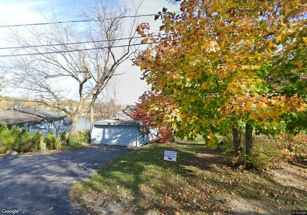 112 Hickory Rd, Lake In the Hills, IL 60156 - photo 1