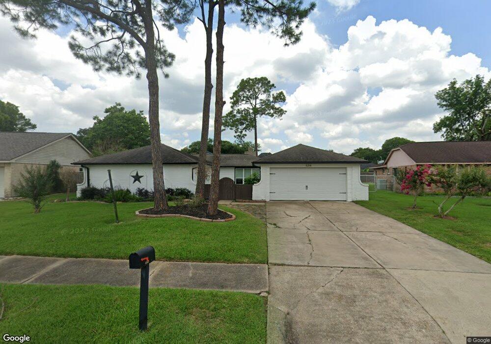 5214 Apple Blossom Ln, Friendswood, TX 77546 - photo 1