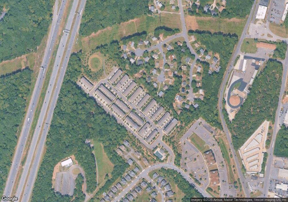 4332 Potomac Highlands Cir unit 49, Triangle, VA 22172 - photo 1