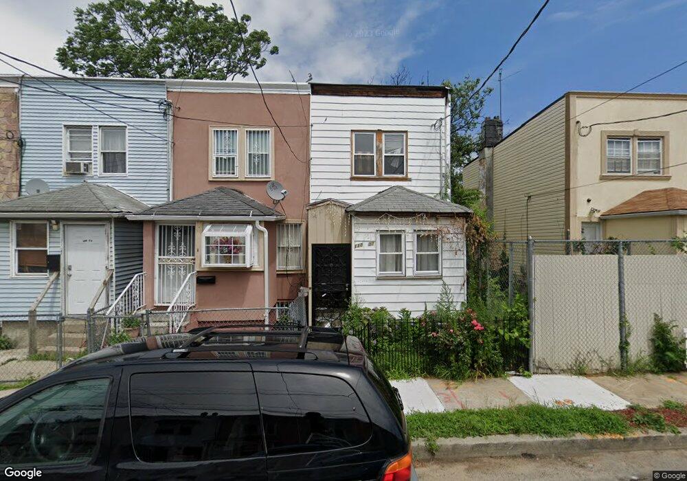 11835 154th St, Jamaica, NY 11434 - photo 1