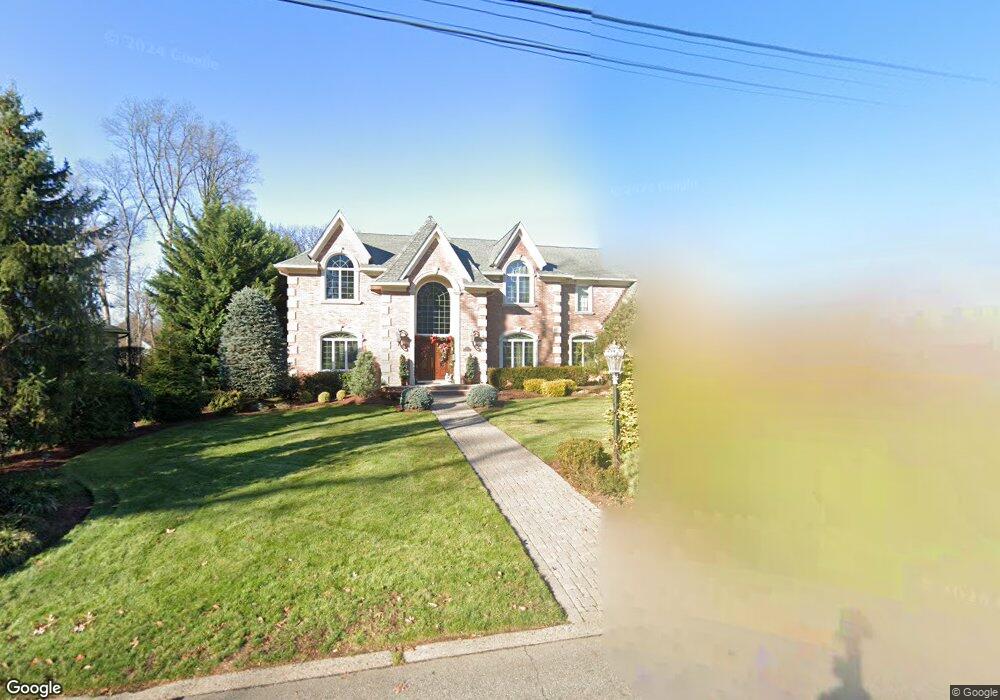 541 Birchtree Ln, Oradell, NJ 07649 - photo 1