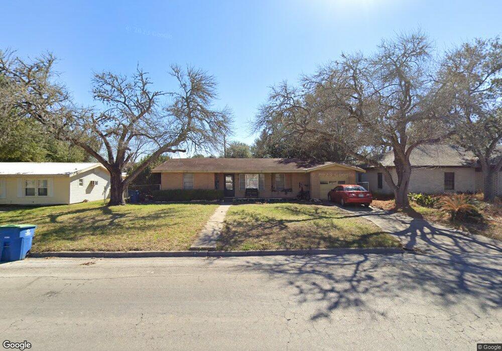 1004 E Inez St, Beeville, TX 78102 - photo 1