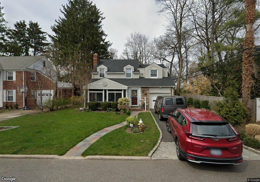 15 Shoreview Rd, Manhasset, NY 11030 - photo 1