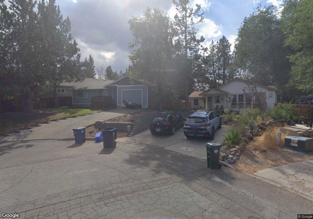 1131 NE Hollinshead Ct, Bend, OR 97701 - photo 1