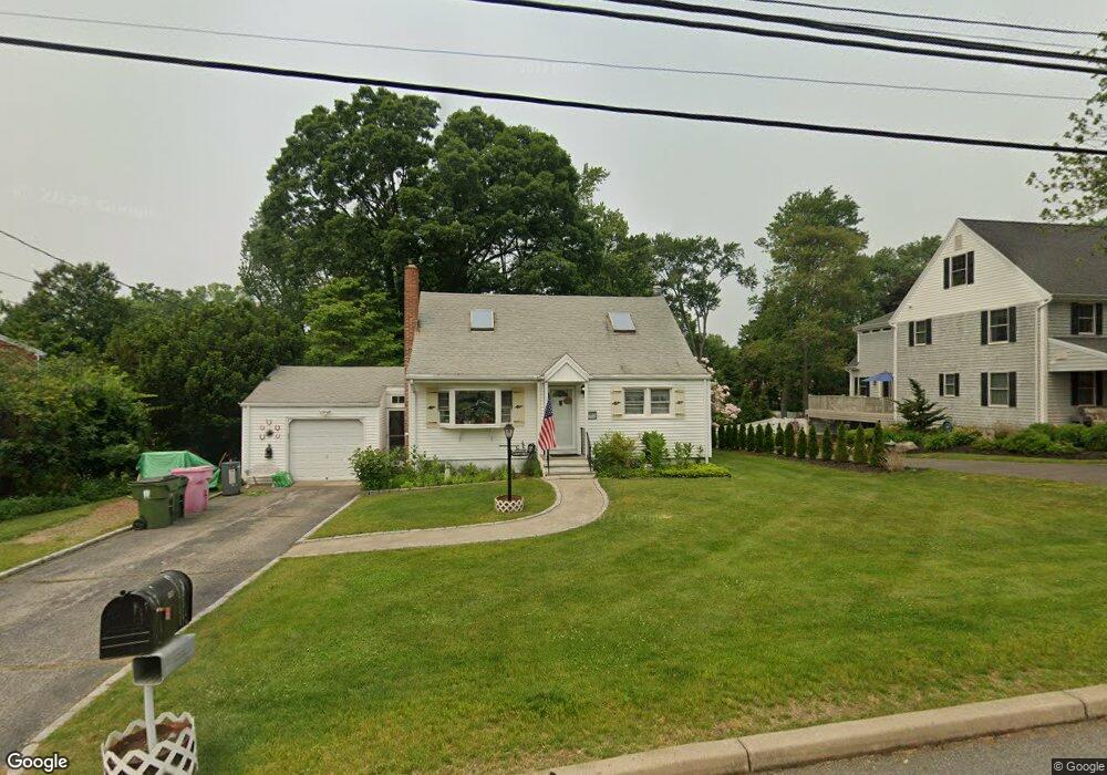 136 Tuckahoe Ln, Fairfield, CT 06824 - photo 1