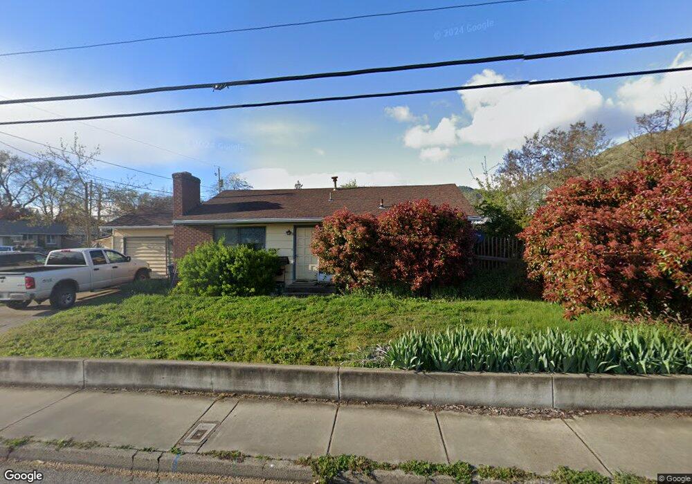 1202 NE A St, Grants Pass, OR 97526 - photo 1