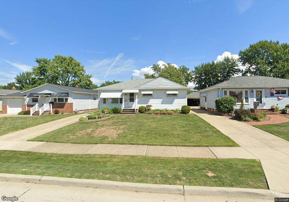 1829 Ridgeview Dr, Wickliffe, OH 44092 - photo 1