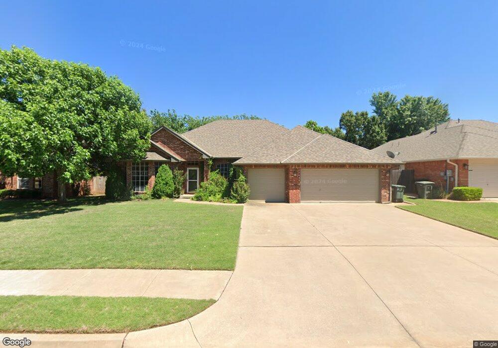 1808 Lancaster Dr, Edmond, OK 73012 - photo 1