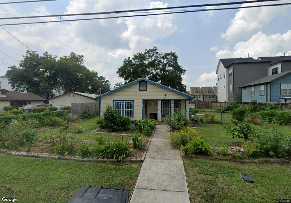 1404 W 34th 1/2 St, Houston, TX 77018 - photo 1