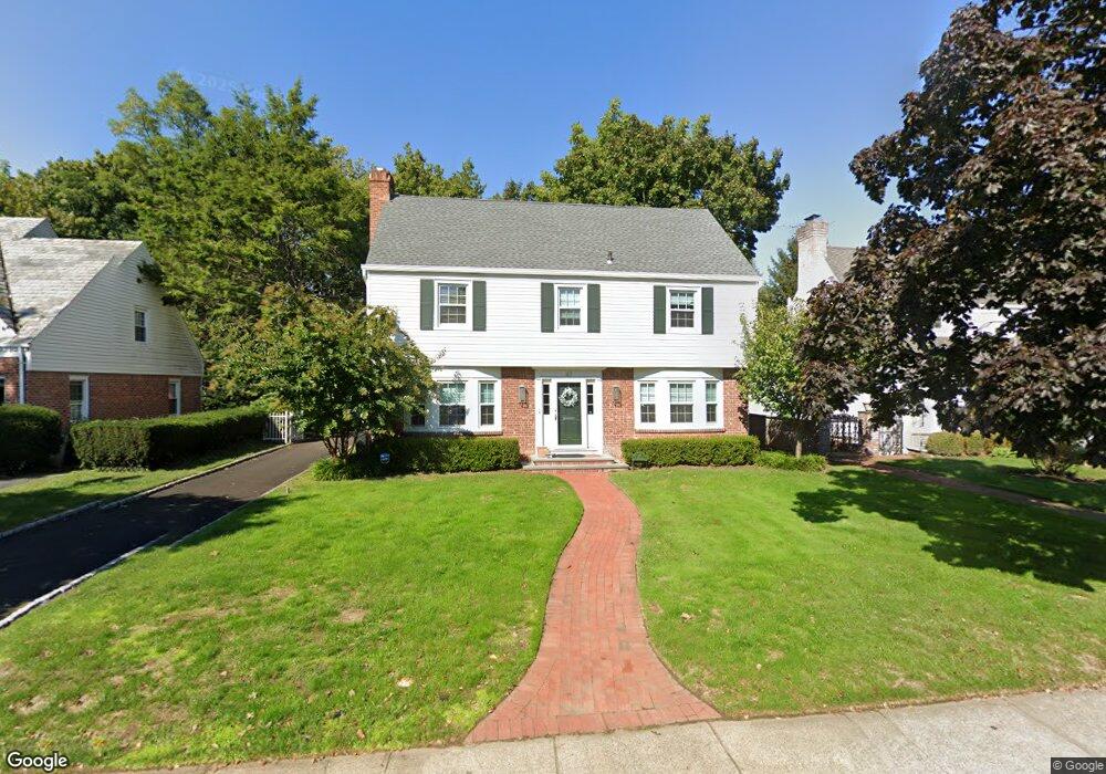 47 Bourndale Rd N, Manhasset, NY 11030 - photo 1