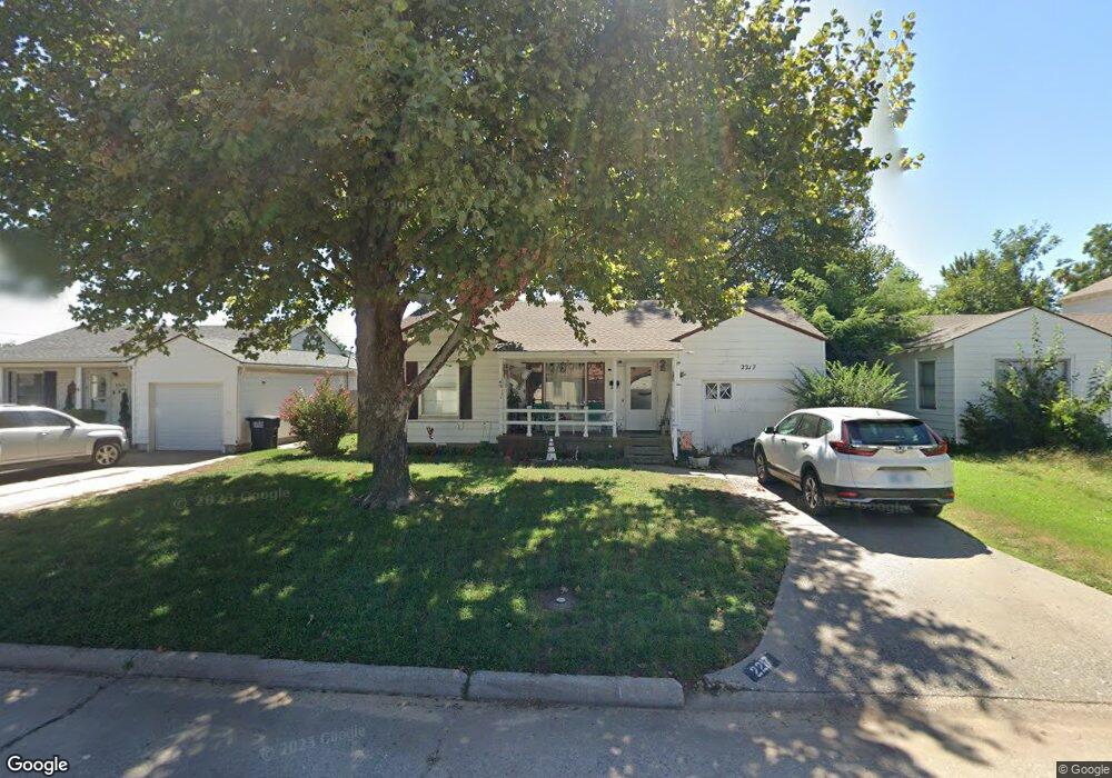 2217 W Maple Ave, Enid, OK 73703 - photo 1