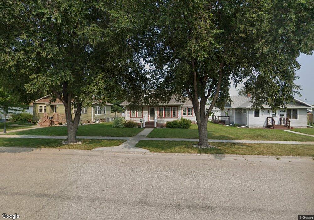 909 3rd Ave SE, Jamestown, ND 58401 - photo 1