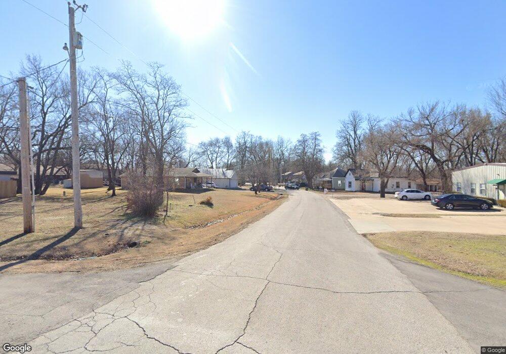 387 W Claremore St, Claremore, OK 74017 - photo 1