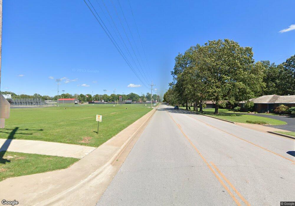 303 N Maplecrest Dr, Nixa, MO 65714 - photo 1