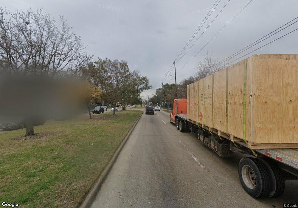 1602 S Victory Dr, Houston, TX 77088 - photo 1