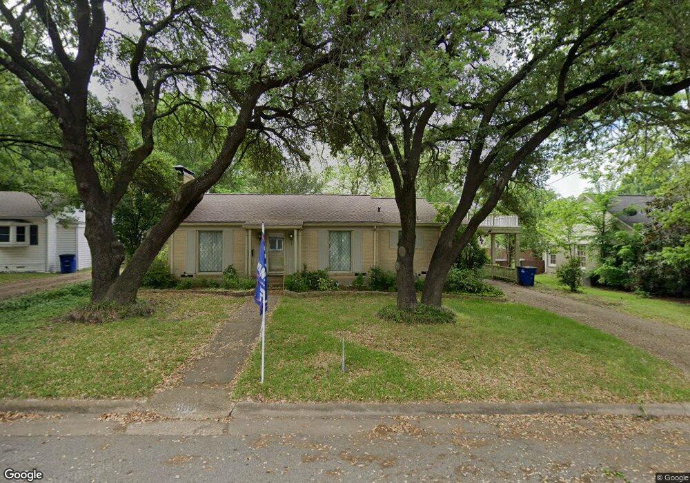 609 Alexander St, Ennis, TX 75119 - photo 1