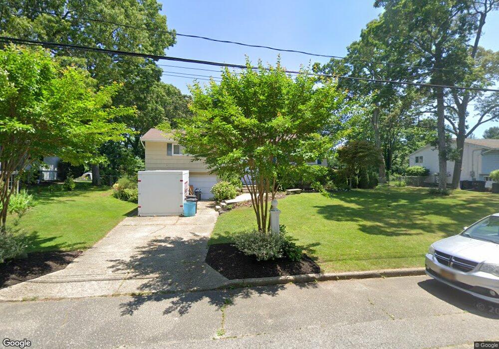 19 Baywood Ln, Bayport, NY 11705 - photo 1