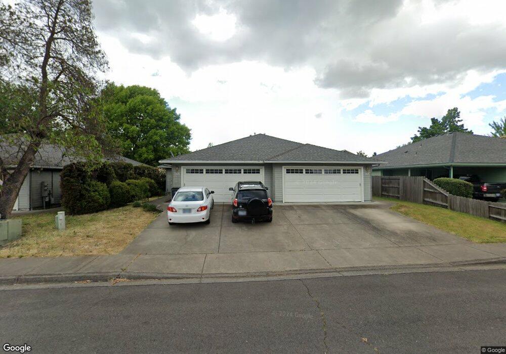 566 Primrose Dr, Central Point, OR 97502 - photo 1