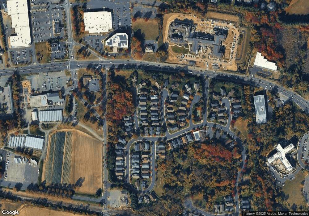 22 Hyacinth Ct, Holmdel, NJ 07733 - photo 1