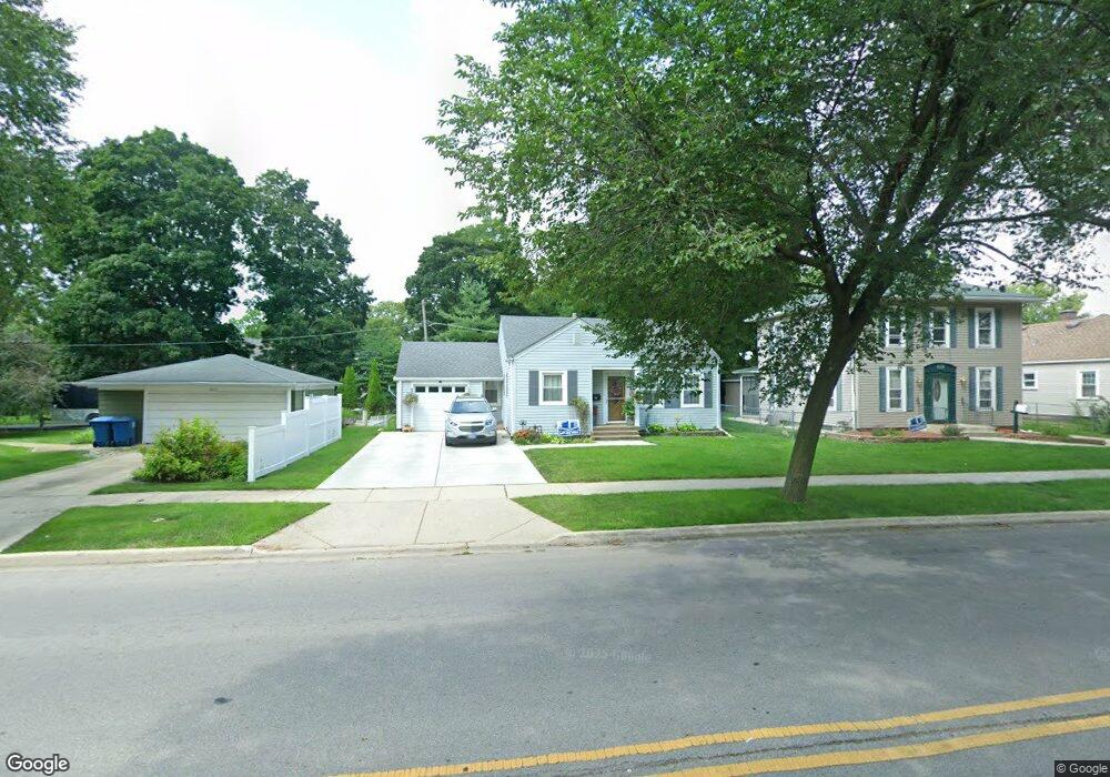 15 S Elmwood Dr, Aurora, IL 60506 - photo 1