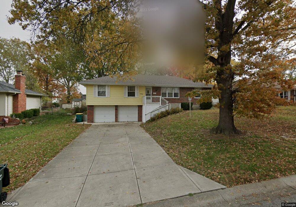 4747 Lucille Ln, Shawnee, KS 66203 - photo 1