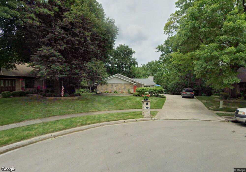 944 Clayton Dr, Worthington, OH 43085 - photo 1