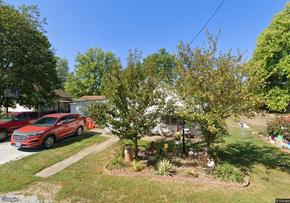 401 N Oak St, Effingham, IL 62401 - photo 1