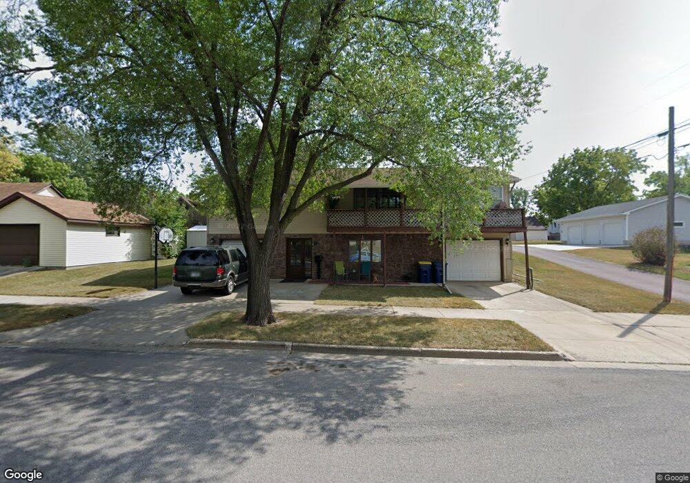 911 4th St N, New Ulm, MN 56073 - photo 1