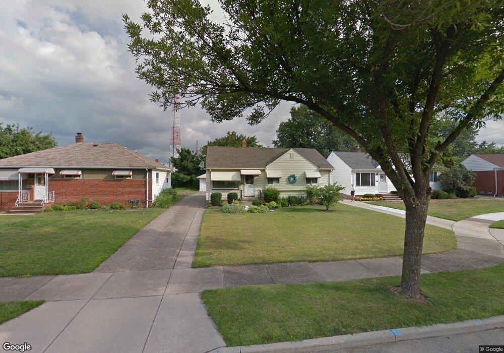 30563 Kerry Ln, Wickliffe, OH 44092 - photo 1