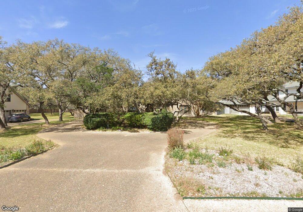 11223 Hunters Path, Helotes, TX 78023 - photo 1