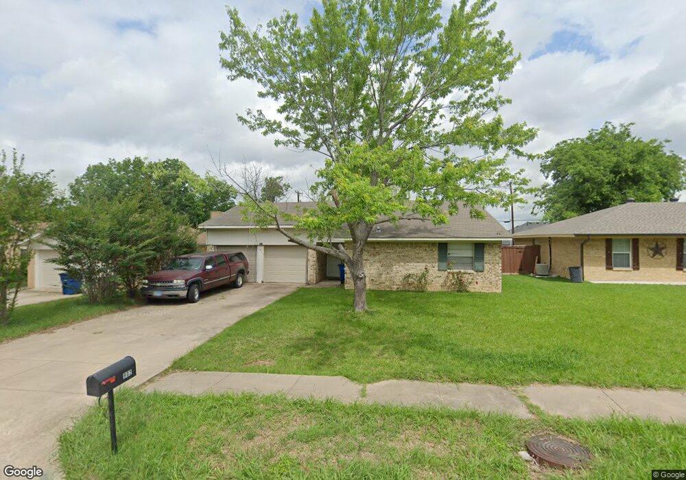 902 Phillips Dr, Ennis, TX 75119 - photo 1