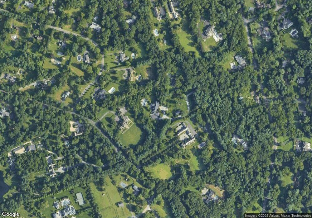 1075 Wolver Hollow Rd, Oyster Bay, NY 11771 - photo 1