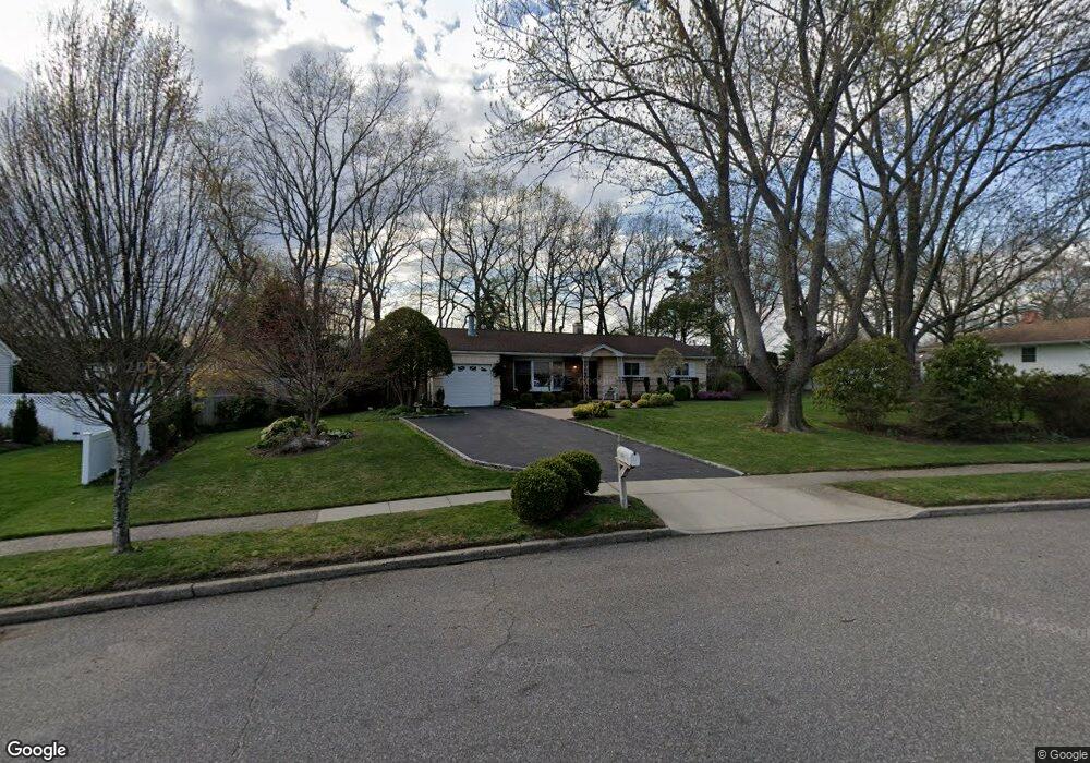 17 Gannet Dr, ComMacK, NY 11725 - photo 1