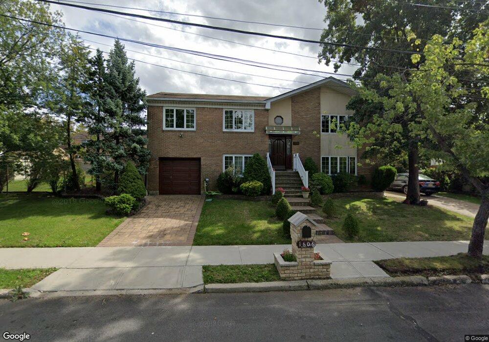 1606 Drumgoole Rd E, Staten Island, NY 10309 - photo 1