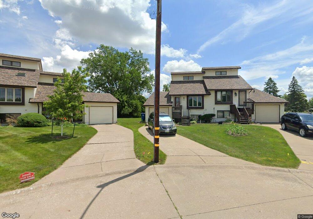 4205 Laurel Ct unit 8, Davenport, IA 52804 - photo 1