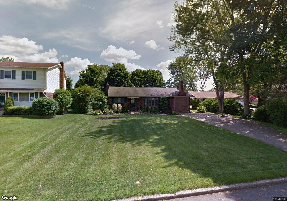 20 Antrim Ct, ComMacK, NY 11725 - photo 1