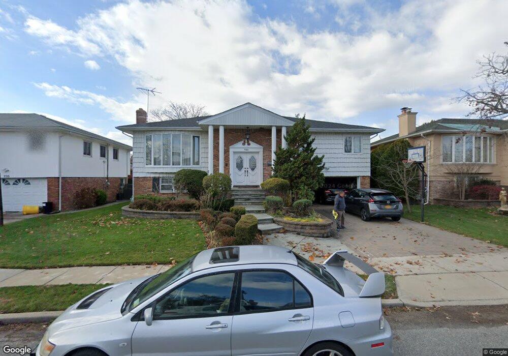 741 Turf Rd, Valley Stream, NY 11581 - photo 1