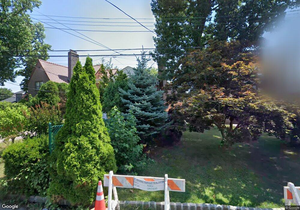 14746 Powells Cove Blvd, Whitestone, NY 11357 - photo 1