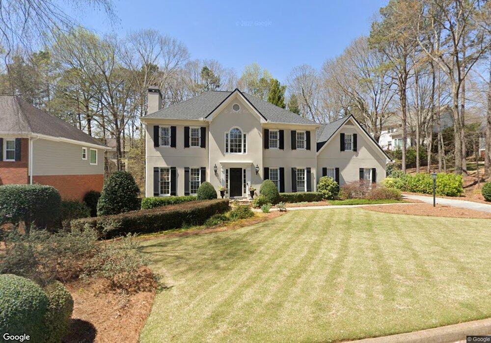 10740 Dunoon Dr, Alpharetta, GA 30022 - photo 1