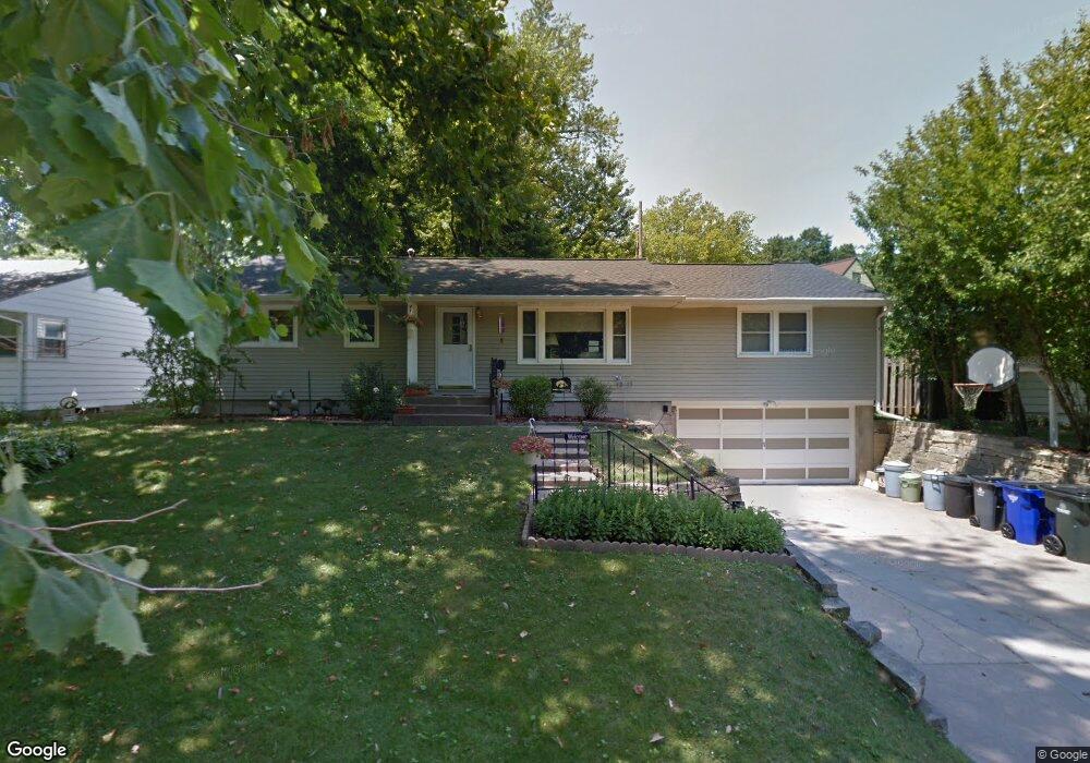 1325 28th St SE, Cedar Rapids, IA 52403 - photo 1