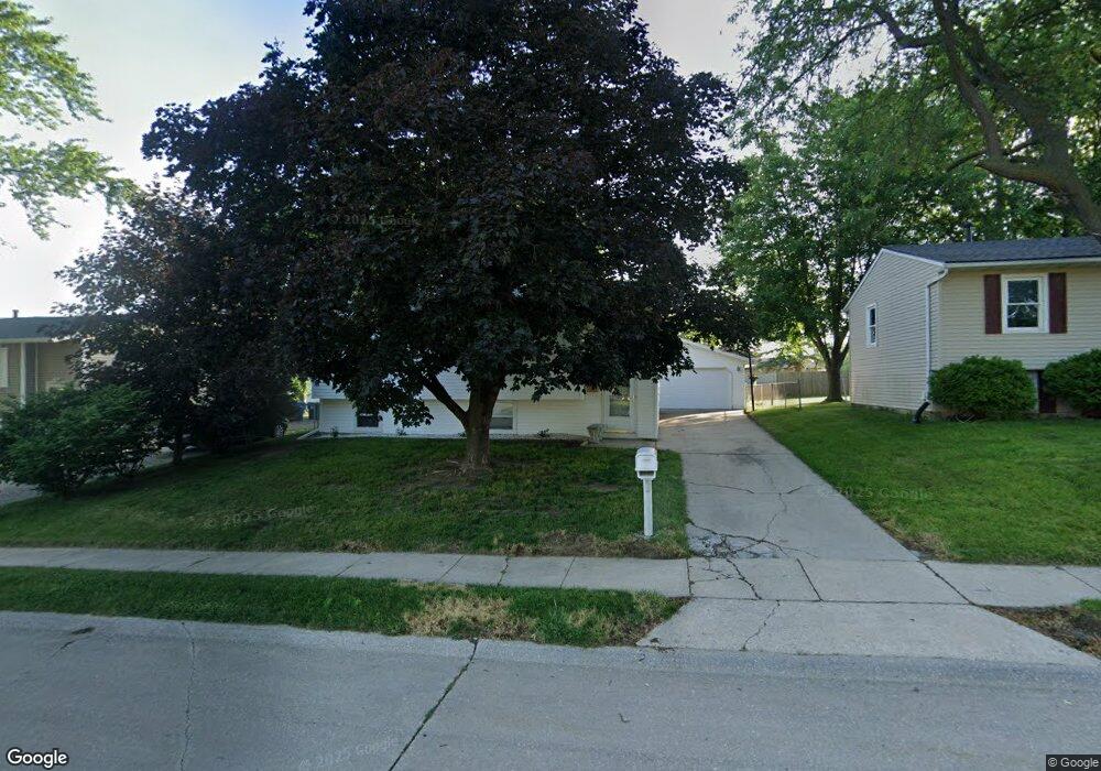 2610 W 55th St, Davenport, IA 52806 - photo 1