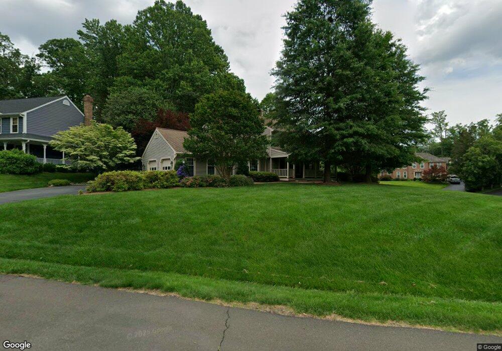 4862 Oakcrest Dr, Fairfax, VA 22030 - photo 1