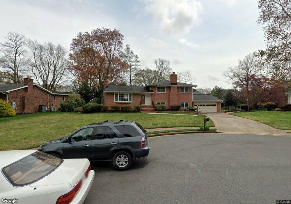 706 Skyline Ct NE, Vienna, VA 22180 - photo 1