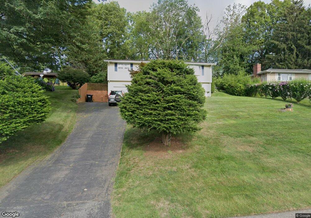 74 Lynn Dr, Meriden, CT 06451 - photo 1