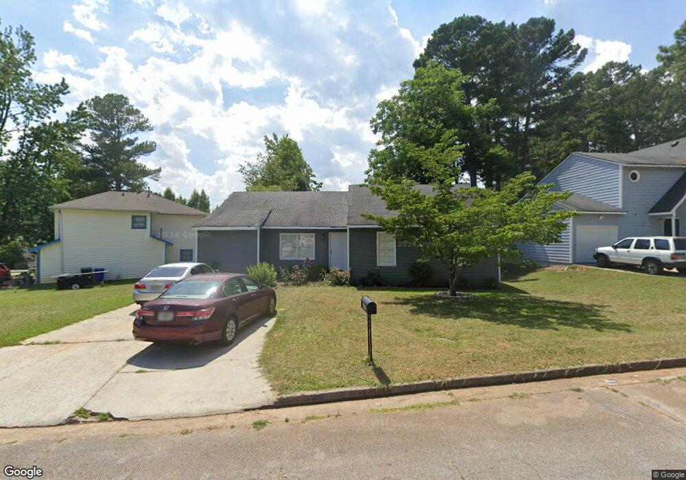 2049 Corners Cir, Lithonia, GA 30058 - photo 1