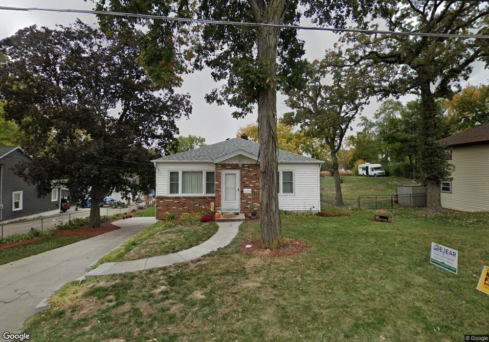 211 W 11th St S, Newton, IA 50208 - photo 1