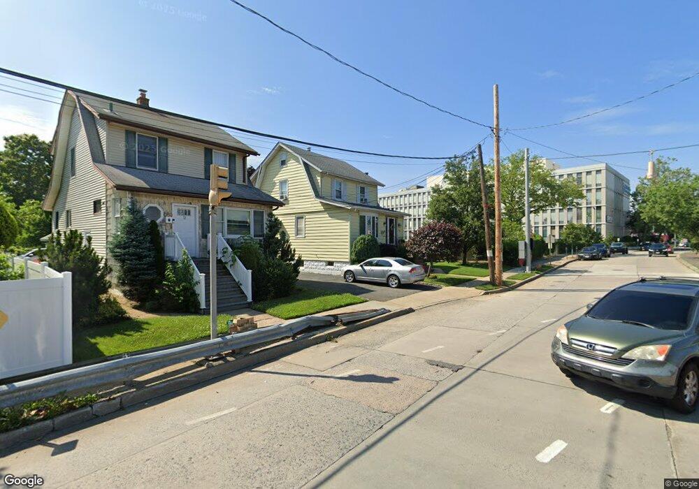 28 Peninsula Blvd, Lynbrook, NY 11563 - photo 1
