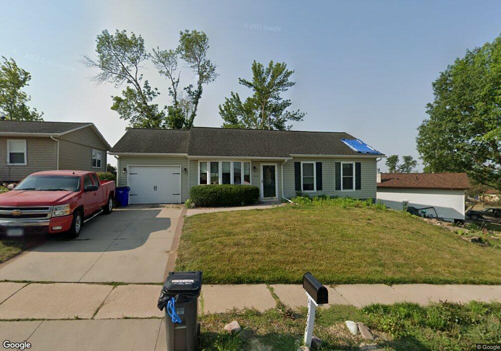 4609 Orchard Dr NW, Cedar Rapids, IA 52405 - photo 1