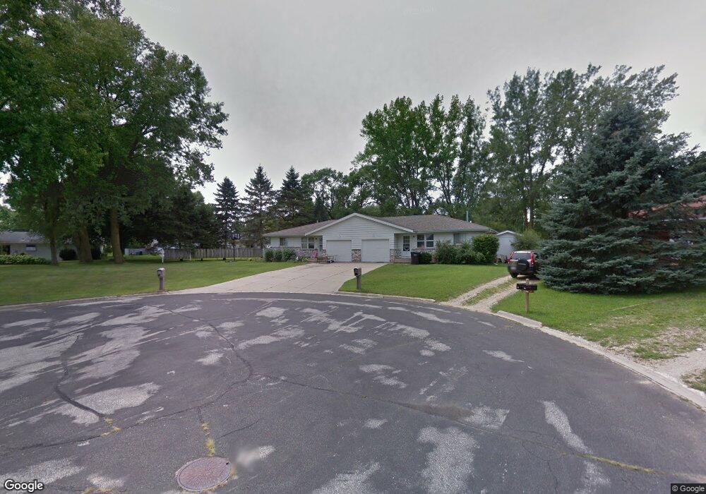 104 Hilltop Ct, Brooklyn, WI 53521 - photo 1