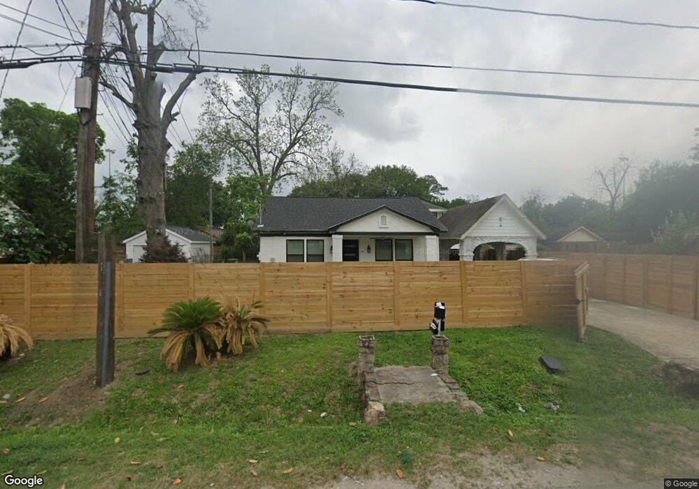 916 Caplin St unit B, Houston, TX 77022 - photo 1